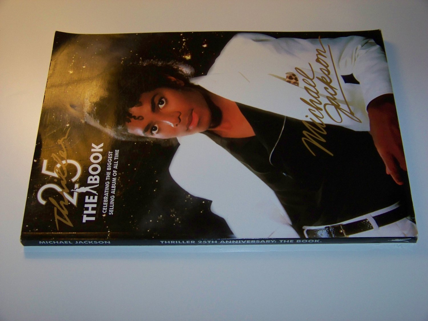Michael Jackson +++ Thriller +++ 25th Anniversary Book +++ Michael Jackson +++ Thriller +++ 25th Anniversary Book +++